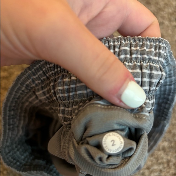 Lululemon Hotty Hot 4in Size 2 - Picture 2 of 4